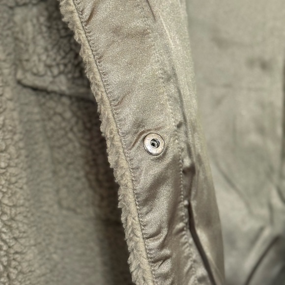 UGG Women’s Frankie Uggfluff shirt jacket/shacket retail $228| - Picture 12 of 15